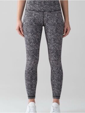 Lululemon Size 8 Black and White Printed High-Waisted Leggings